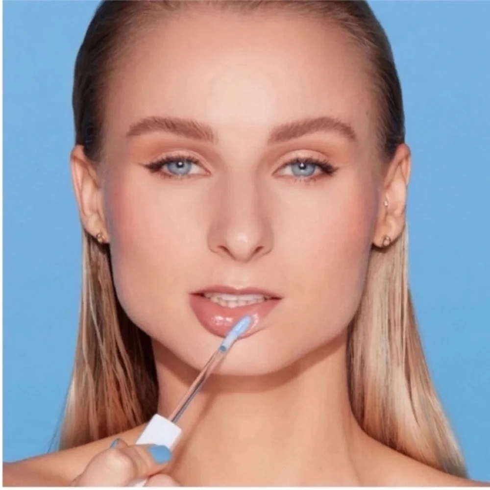Huda Beauty Cooling Lip Plumper in ICY NIB